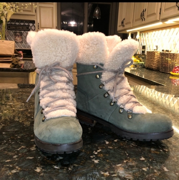 UGG Shoes - ☃️ UGG Fraser green lambskin suede leather boots sherpa lined 8.5